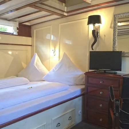Båthotell Hotelschiff Nedeva BRE