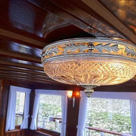 Hotelschiff Nedeva Båthotell