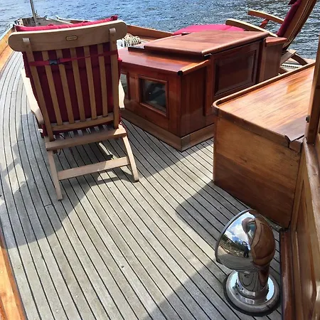 Båthotell Hotelschiff Nedeva 3*