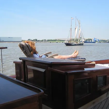 Hotelschiff Nedeva Båthotell 3*